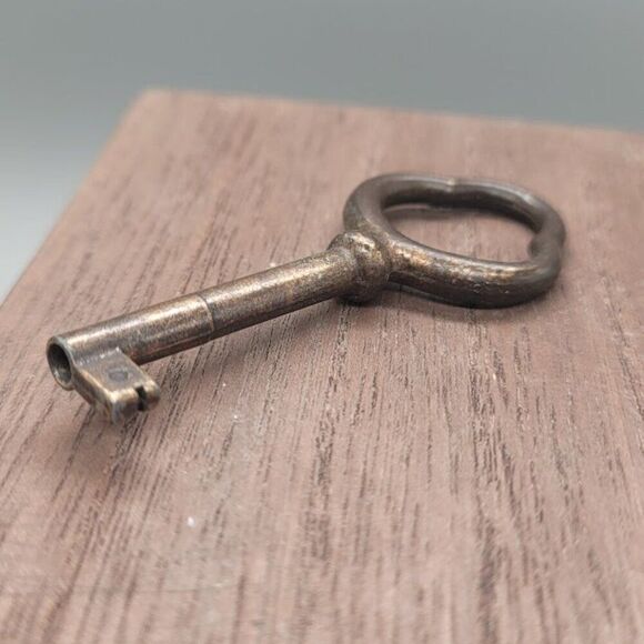Unbranded Vintage Brass Key - Picture 6 of 6